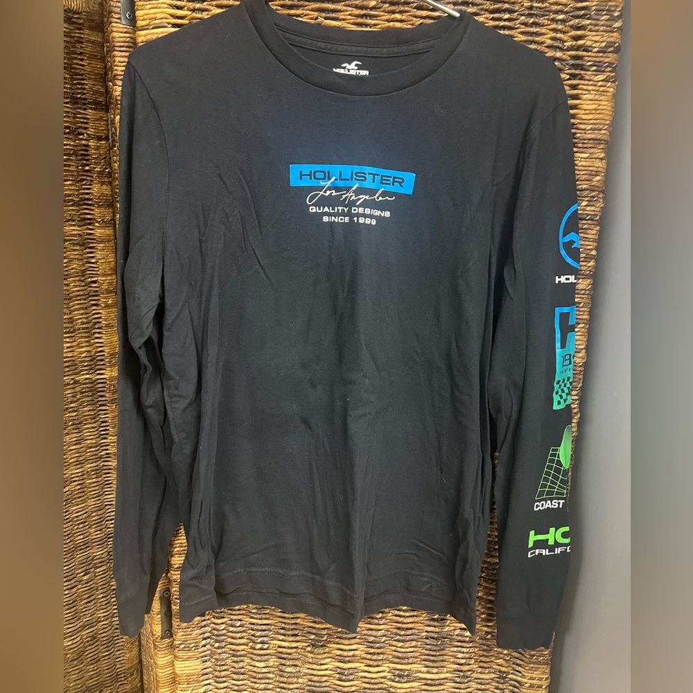 Hollister- Black Long Sleeve Short- Imprint on left‎ sleeve, Size: Small